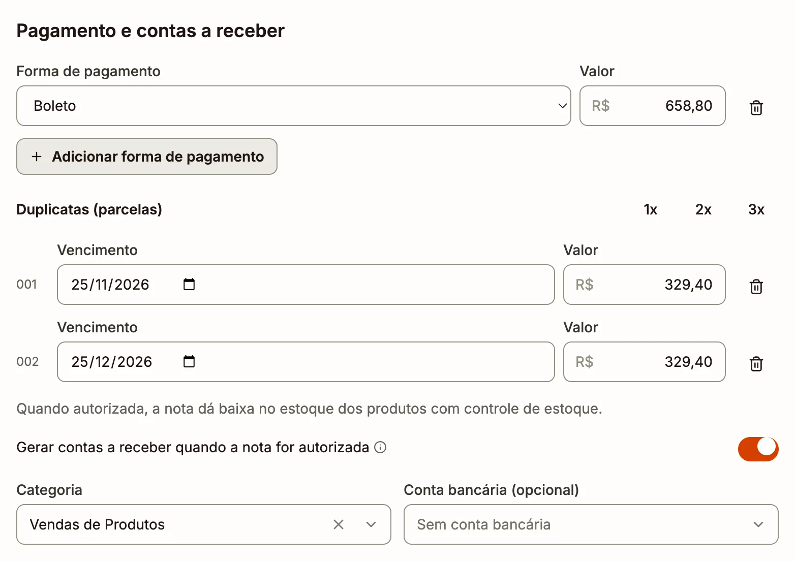 Seção Pagamento e contas a receber da NF-e com a baixa no estoque, a opção Gerar contas a receber, a categoria e a conta bancária